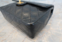 将图片加载到图库查看器,CHANEL/香奈儿 迷你CF 单盖 链条包 羊皮 Black/Gold hadware(黑色/金色金属) 肩背包 700100176