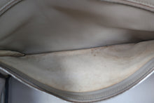 Load image into Gallery viewer, HERMES BIRKIN 40 Clemence leather Gris tourterelle/Matte silver hadware □E Engraving Hand bag 700030026