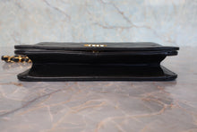 将图片加载到图库查看器,CHANEL/香奈儿 CF 按压锁 链条包 羊皮 Black/Gold hardware(黑色/金色金属) 肩背包 800090145