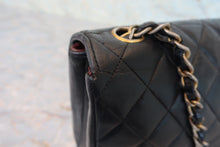 Load image into Gallery viewer, CHANEL Matelasse Chain shoulder bag Lambskin Black/Gold hardware Shoulder bag 800090166