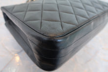 Load image into Gallery viewer, CHANEL Matelasse Chain shoulder bag Lambskin Black/Gold hardware Shoulder bag 800090166