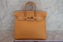 Load image into Gallery viewer, HERMES HAUT A COURROIRE 32 Fjord leather Natural sable □A Engraving Hand bag 700090116