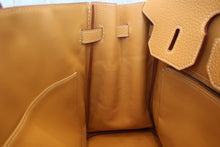 Load image into Gallery viewer, HERMES HAUT A COURROIRE 32 Fjord leather Natural sable □A Engraving Hand bag 700090116