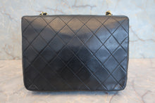 将图片加载到图库查看器,CHANEL/香奈儿 迷你CF 单盖 链条包 羊皮 Black/Gold hadware(黑色/金色金属) 肩背包 800020181