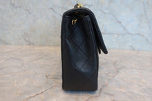将图片加载到图库查看器,CHANEL/香奈儿 迷你CF 单盖 链条包 羊皮 Black/Gold hadware(黑色/金色金属) 肩背包 800020181