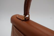 Load image into Gallery viewer, HERMES KELLY 28 Graine Couchevel leather Gold 〇T Engraving Shoulder bag 800100010