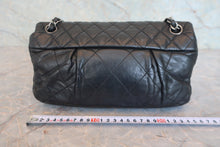 Load image into Gallery viewer, CHANEL Matelasse chain shoulder bag Lambskin Black/Silver hadware Shoulder bag 800030203