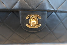 将图片加载到图库查看器,CHANEL/香奈儿 迷你CF 单盖 链条包 羊皮 Black/Gold hadware(黑色/金色金属) 肩背包 800020181