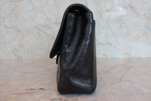 Load image into Gallery viewer, CHANEL Matelasse chain shoulder bag Lambskin Black/Gold hadware Shoulder bag 800070037