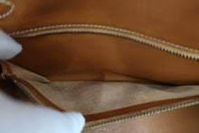 Load image into Gallery viewer, HERMES KELLY 28 Graine Couchevel leather Gold 〇T Engraving Shoulder bag 800100010