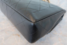 Load image into Gallery viewer, CHANEL Matelasse chain shoulder bag Lambskin Black/Gold hadware Shoulder bag 800070037
