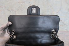 Load image into Gallery viewer, CHANEL Matelasse chain shoulder bag Lambskin Black/Silver hadware Shoulder bag 800030203