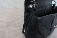 Load image into Gallery viewer, CHANEL Matelasse chain shoulder bag Lambskin Black/Silver hadware Shoulder bag 800030203