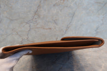 画像をギャラリービューアに読み込む, HERMES/エルメス ジジェGM クシュベル ゴールド クラッチバッグ 700100171