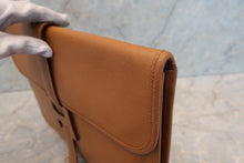 画像をギャラリービューアに読み込む, HERMES/エルメス ジジェGM クシュベル ゴールド クラッチバッグ 700100171