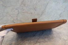 画像をギャラリービューアに読み込む, HERMES/エルメス ジジェGM クシュベル ゴールド クラッチバッグ 700100171