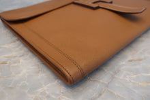 画像をギャラリービューアに読み込む, HERMES/エルメス ジジェGM クシュベル ゴールド クラッチバッグ 700100171