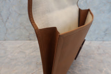 画像をギャラリービューアに読み込む, HERMES/エルメス ジジェGM クシュベル ゴールド クラッチバッグ 700100171