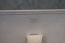 将图片加载到图库查看器,HERMES EVELYNE1 PM Clemence leather White □I刻印 Shoulder bag 800050057