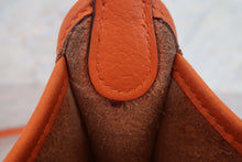 画像をギャラリービューアに読み込む, HERMES/エルメス ヴェスパTPM トリヨンクレマンス オレンジ □H刻印 ショルダーバッグ 800010036