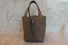 画像をギャラリービューアに読み込む, HERMES/エルメス ピコタンロックMM トリヨンクレマンス エトゥープ Y刻印 ハンドバッグ 700120034