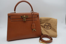 Load image into Gallery viewer, HERMES KELLY 28 Graine Couchevel leather Gold 〇T Engraving Shoulder bag 800100010