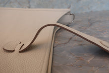 Load image into Gallery viewer, HERMES EVELYNE 3PM Clemence leather Craie/Yellow A Engraving Shoulder bag 700080076