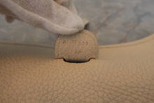 Load image into Gallery viewer, HERMES EVELYNE 3PM Clemence leather Craie/Yellow A Engraving Shoulder bag 700080076