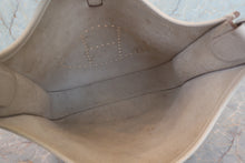 Load image into Gallery viewer, HERMES EVELYNE 3PM Clemence leather Craie/Yellow A Engraving Shoulder bag 700080076