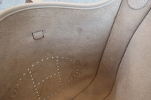 Load image into Gallery viewer, HERMES EVELYNE 3PM Clemence leather Craie/Yellow A Engraving Shoulder bag 700080076