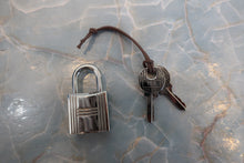 Load image into Gallery viewer, HERMES PICOTIN LOCK PM Tressage Epsom leather Blue zellige/Blue encre/Rouge H C Engraving Hand bag 700090139