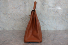Load image into Gallery viewer, HERMES KELLY 32 Graine Couchevel leather Gold ○T Engraving Shoulder bag 800060174