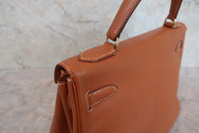 Load image into Gallery viewer, HERMES KELLY 32 Graine Couchevel leather Gold ○T Engraving Shoulder bag 800060174