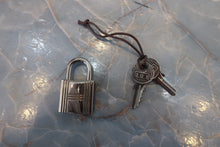 Load image into Gallery viewer, HERMES PICOTIN LOCK TOUCH MM Clemence leather/Swift leather Cuivre/Jaune d'or X Engraving Hand bag 700090134