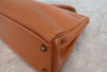 Load image into Gallery viewer, HERMES KELLY 32 Graine Couchevel leather Gold ○T Engraving Shoulder bag 800060174