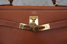 Load image into Gallery viewer, HERMES KELLY 32 Graine Couchevel leather Gold ○T Engraving Shoulder bag 800060174