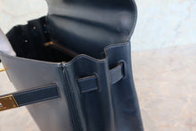 将图片加载到图库查看器,HERMES KELLY 32 Box carf leather Navy ○W刻印 Shoulder bag 700100146
