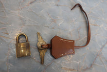 Load image into Gallery viewer, HERMES KELLY 32 Graine Couchevel leather Gold ○T Engraving Shoulder bag 800060174