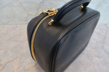 画像をギャラリービューアに読み込む, CHANEL/シャネル ココマークバニティ キャビアスキン ブラック/ゴールド金具 バニティ 800010034