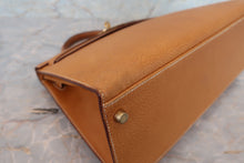Load image into Gallery viewer, HERMES KELLY 32 Pigskin Natural 〇W Engraving Shoulder bag 700050194