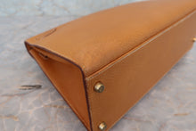 Load image into Gallery viewer, HERMES KELLY 32 Pigskin Natural 〇W Engraving Shoulder bag 700050194
