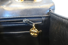 将图片加载到图库查看器,CHANEL/香奈儿 中号CF 单盖包 链条包 羊皮 Black/Gold hadware(黑色/金色金属) 肩背包 700120045
