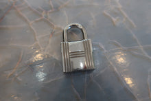 将图片加载到图库查看器,HERMES PICOTIN LOCK PM Clemence leather Etain □O刻印 Hand bag 700100166