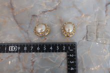 將圖片載入圖庫檢視器 CHANEL/シャネル パールラインストーンイヤリング 金メッキ ゴールド イヤリング 300120078