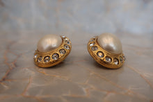 將圖片載入圖庫檢視器 CHANEL/シャネル パールラインストーンイヤリング 金メッキ ゴールド イヤリング 300120078