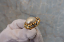 將圖片載入圖庫檢視器 CHANEL/シャネル パールラインストーンイヤリング 金メッキ ゴールド イヤリング 300120078