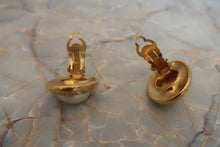 將圖片載入圖庫檢視器 CHANEL/シャネル パールラインストーンイヤリング 金メッキ ゴールド イヤリング 300120078