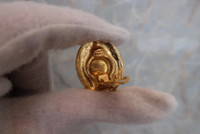 將圖片載入圖庫檢視器 CHANEL/シャネル パールラインストーンイヤリング 金メッキ ゴールド イヤリング 300120078