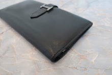 Load image into Gallery viewer, HERMES  Bearn classic Box carf leather Black □G Engraving Wallet 700050243