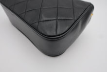 Load image into Gallery viewer, CHANEL Mini Matelasse Chain shoulder bag Lambskin Black/Gold hardware Shoulder bag 800090204